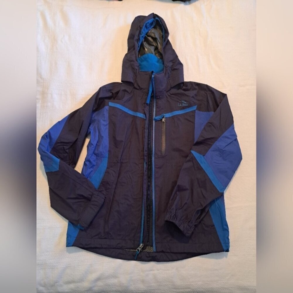 L. L. Bean boys size 3 tone blue jacket, 2 front zippers, outside 1 broken